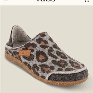 Taos wool clog size 9
